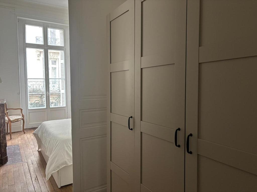 Central apartment with Parisian-inspired decor - 5
