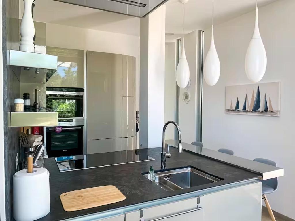 Super Cannes, 6-bedroom villa, sea view - 3