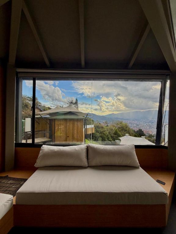 5 Luxury Cabanas , Hot Tubs , Panoramic Views - 5