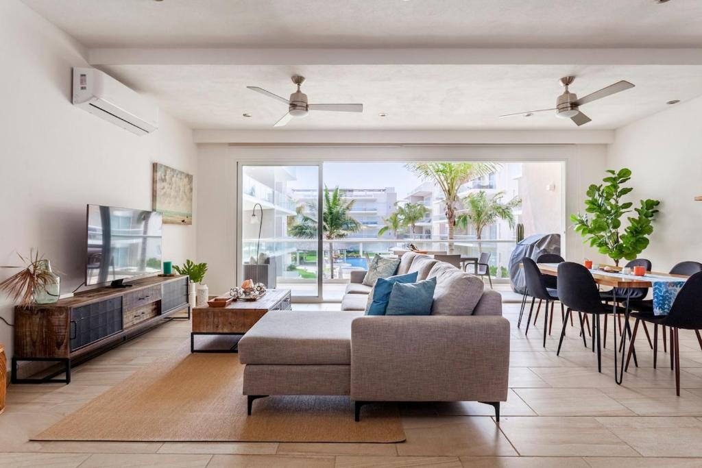 Luxury Apartment in Acapulco Diamante with Beach Club & Premium Amenities - 1