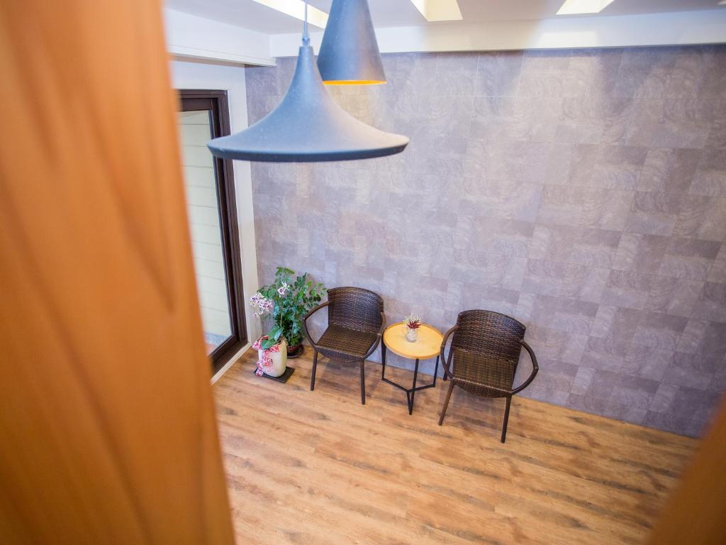 Shared lounge/TV area