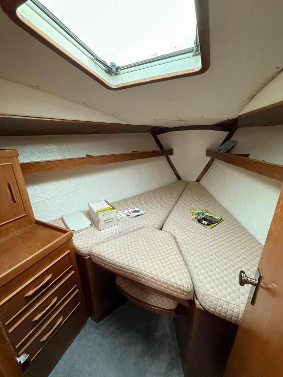 Fully equipped sailing boat & exploring zodiac - 2