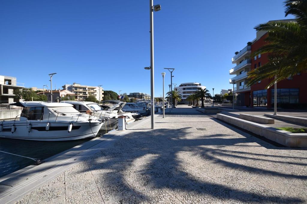 Studio climatisé, Terrasse, Parking privé, 10min à pied Port Fréjus - 2
