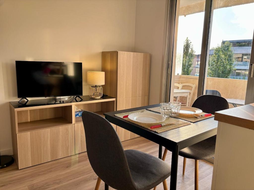 Studio climatisé, Terrasse, Parking privé, 10min à pied Port Fréjus - 3