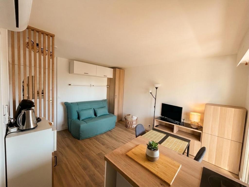 Studio climatisé, Terrasse, Parking privé, 10min à pied Port Fréjus - 4