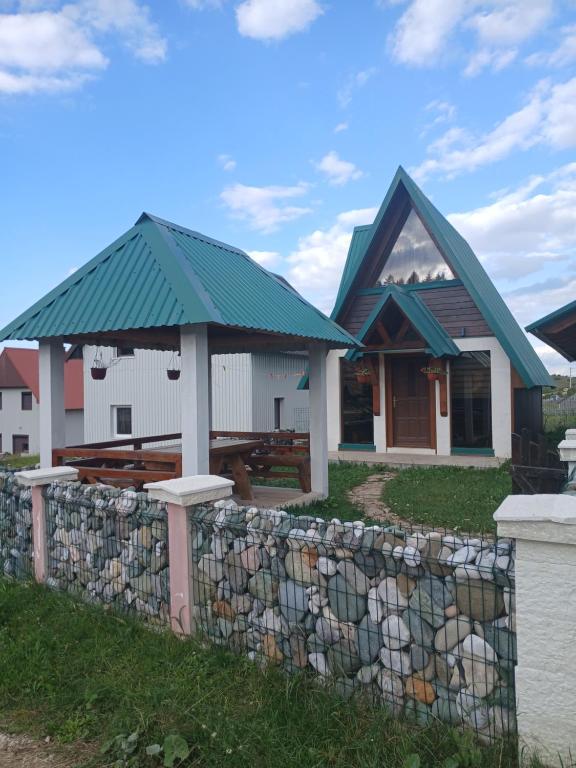 Holiday House - 3