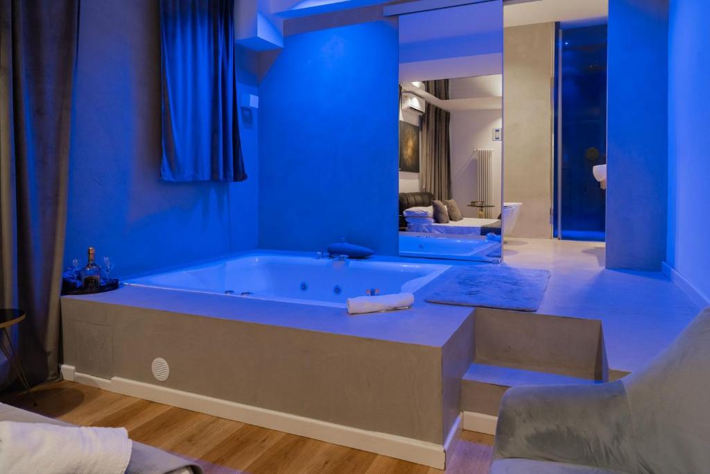 Four Luxury Suite - 1