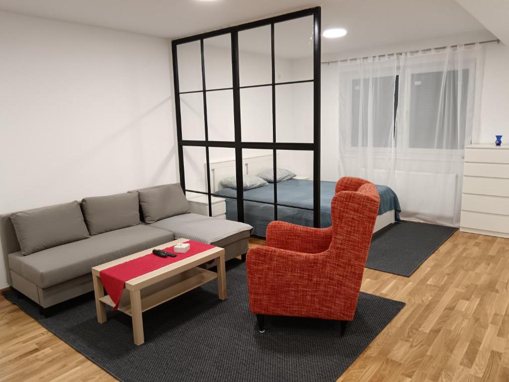 Petica Apartment with Free Parking Near Center - 5