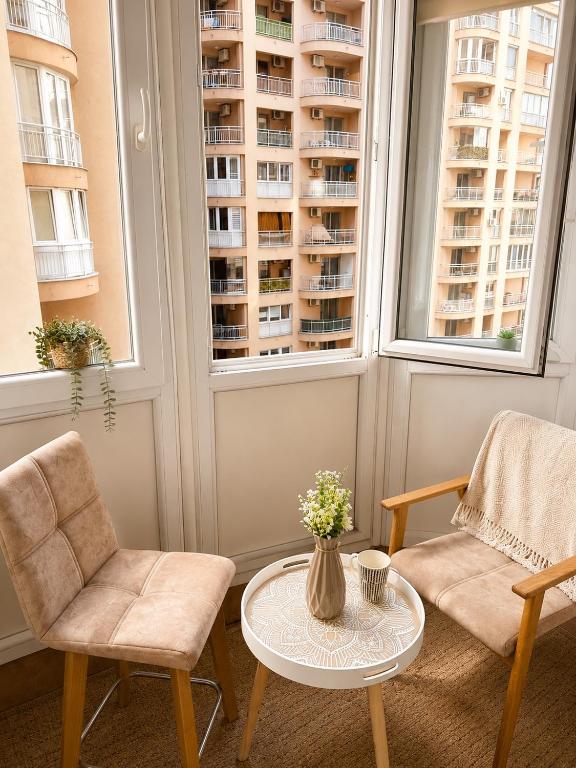 Bright & Cozy Apartment, 5 Min From Airport - 5