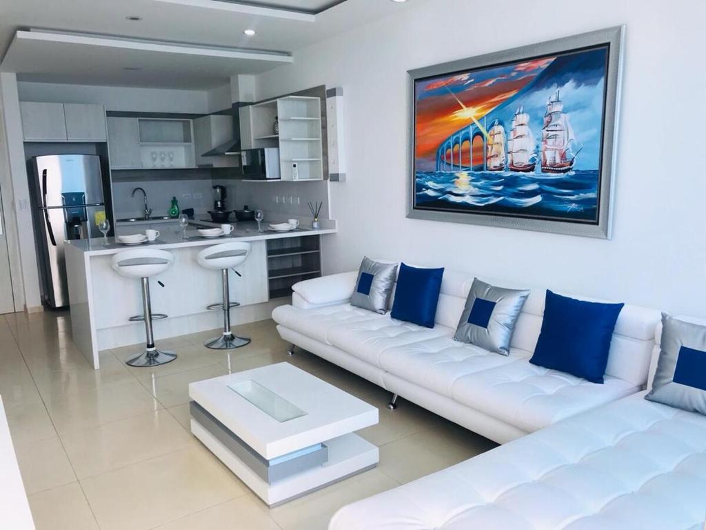 Grand Diamond Beach - Luxury Oceanfront Suite - 1