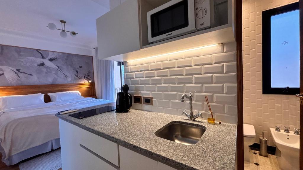 Le Flâneur Boutique Hotel - 4