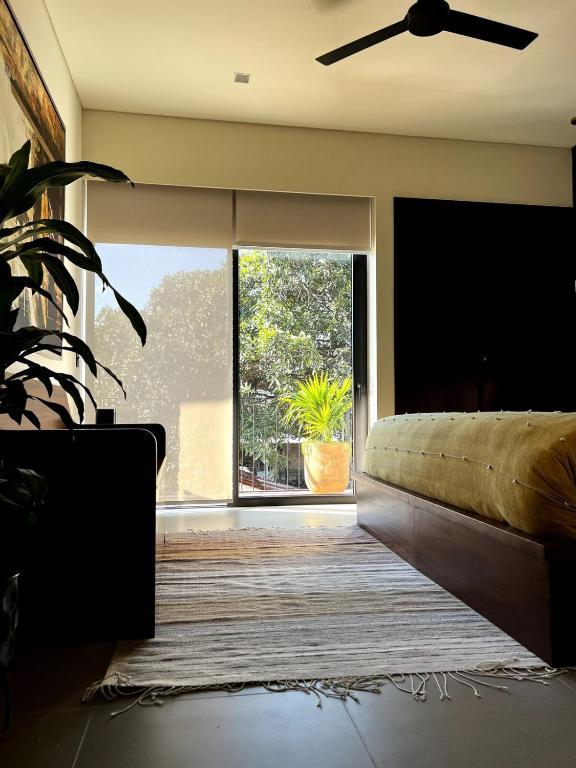 Modern 2 Bdrm Condo with office near beach - 5