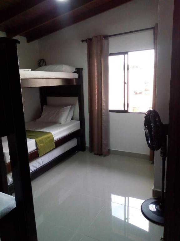 01 APARTMENT CON BAlCON LAURELES - 3