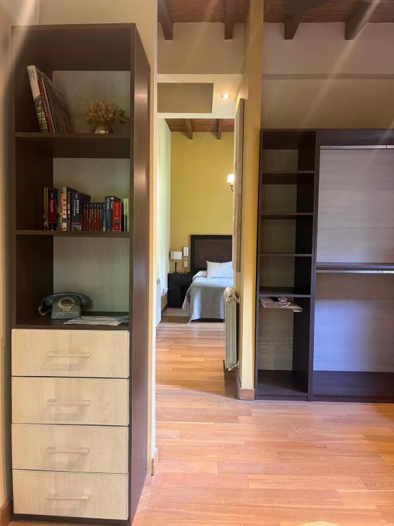 BERDINA habitación premium suite con patio de uvas,hidromasaje,kitchenette y cochera en un callejon privado del casco historico de Chacras de Coria - 4