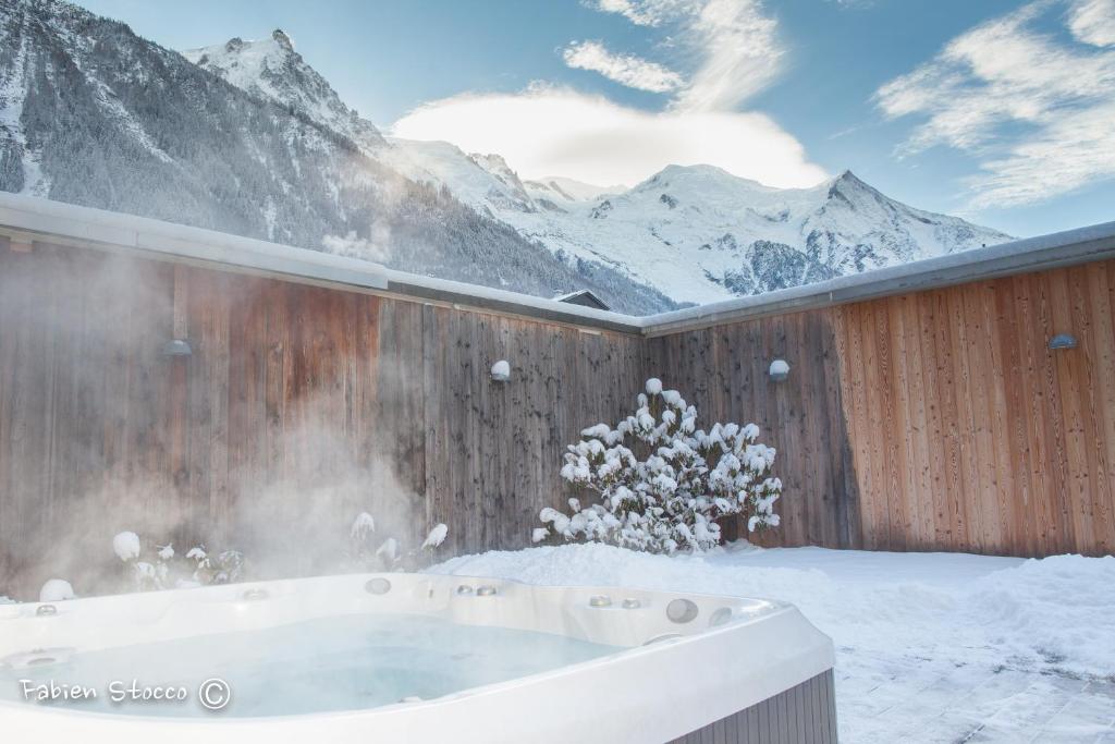 Apartment Au Bon Coin - Luxury Chamonix Hidden Haven, Mont Blanc view, Hot Tub and Garden - 3