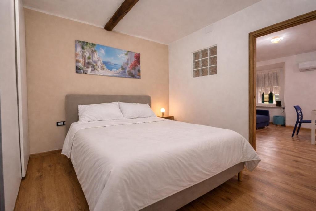 Bright Flat , Air Conditioning , 5 min Train Station - 5