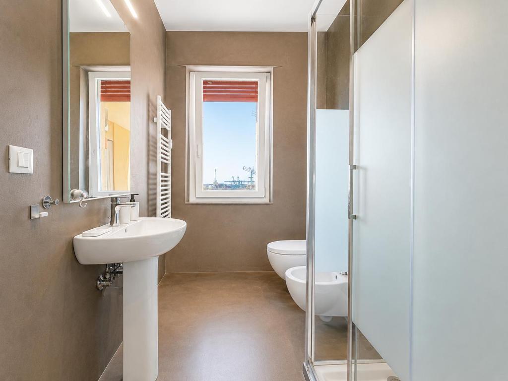 Sea View & Private Garage , 3 Bedrooms - 5