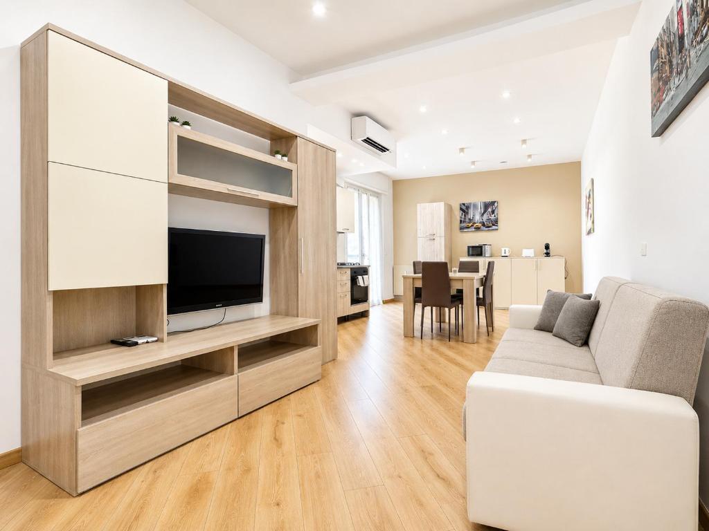 Sea View & Private Garage , 3 Bedrooms - 2
