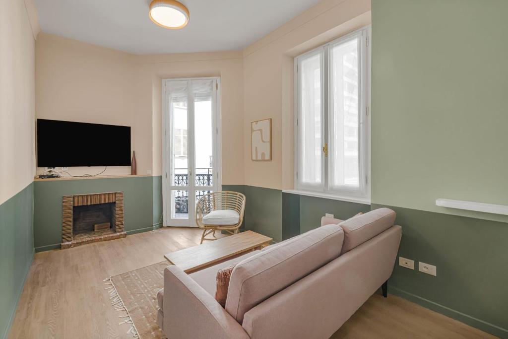 REF 2084 - Cannes Centre Appartement avec balcon à louer - 1
