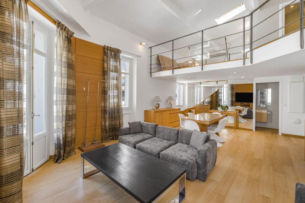 REF 2086 - Cannes Centre Spacieux avec balcon à louer - 1