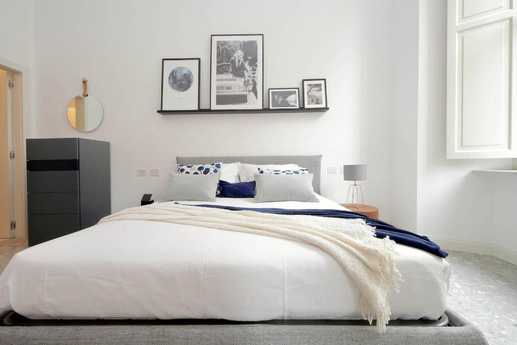 Apartment Place Art by Luxury Getaways - 3