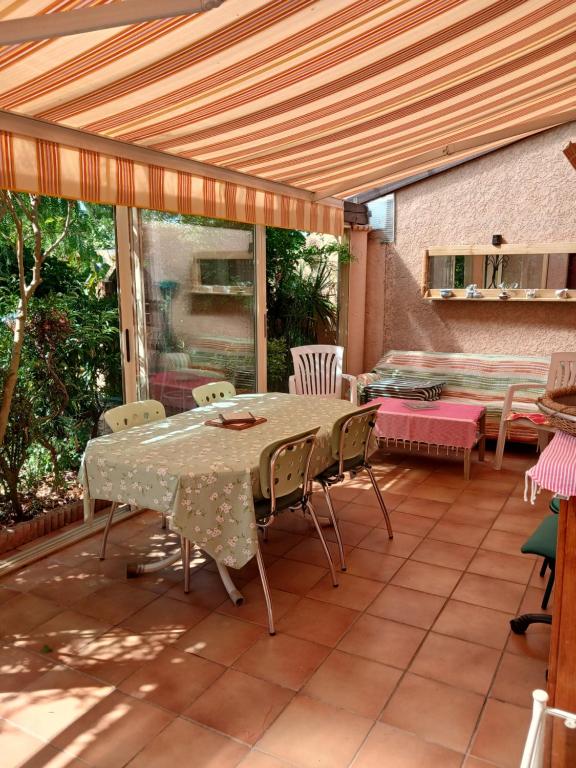 Vacances Méditerranée T2 dans aile de villa - 2