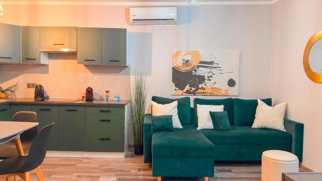 Piazza Erbe city centre Free Parking - 4