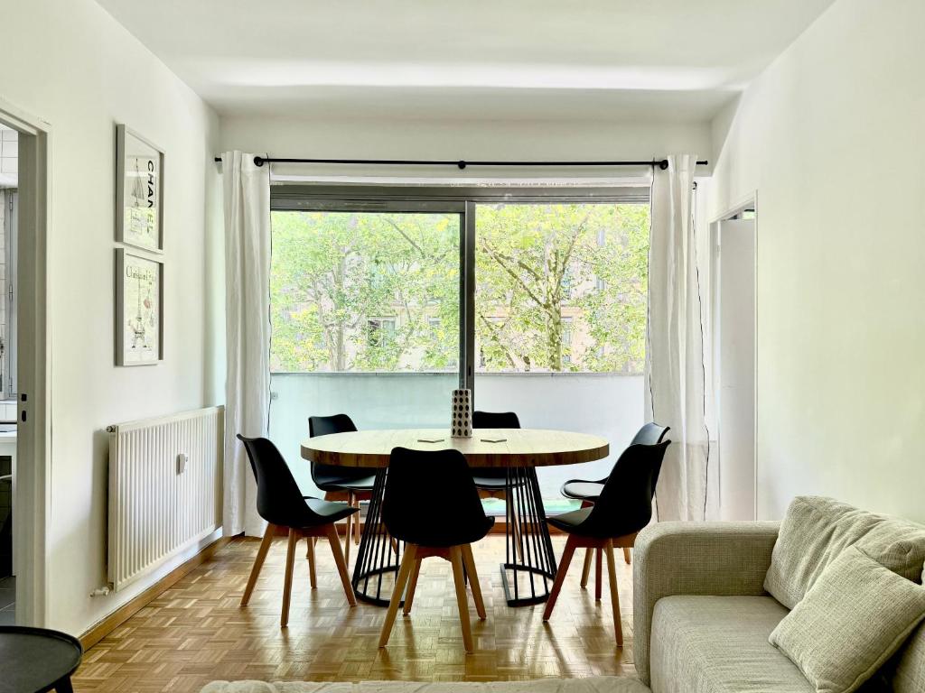 Chic and Spacious 2 rooms -Near Champs-Élysées - Victor Hugo - 1