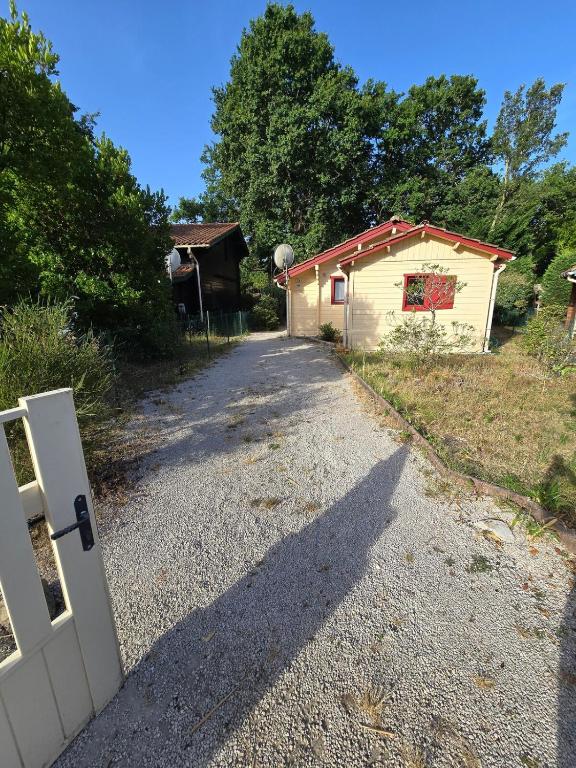 Chalet tout confort dans parc de loisirs arboré et piscine - 5