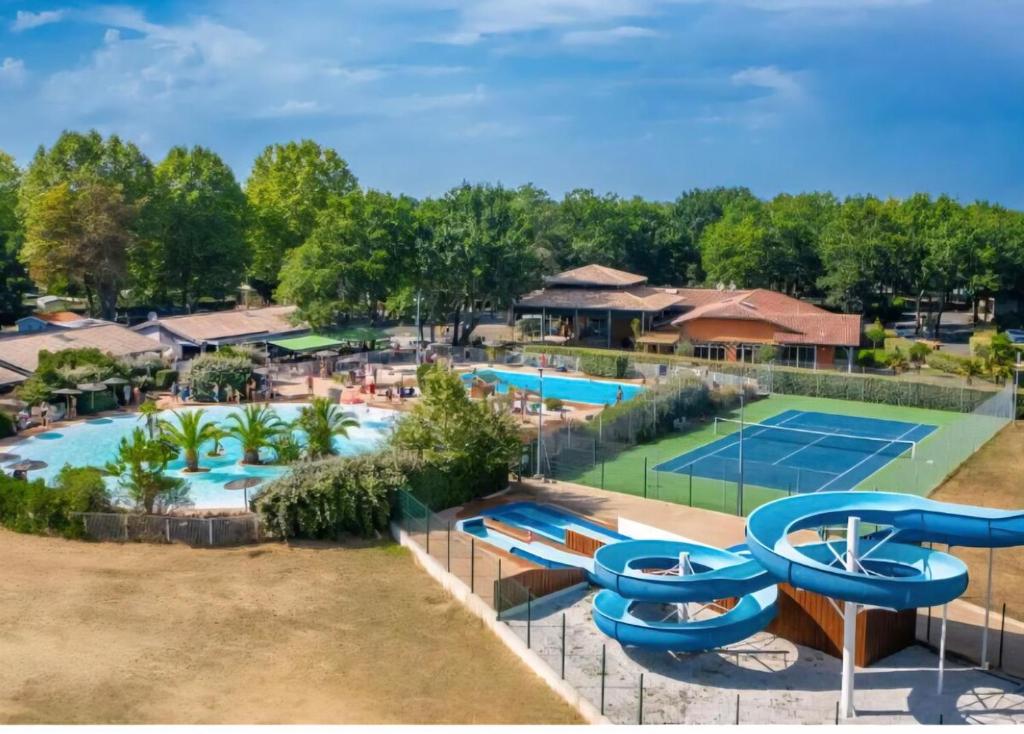 Chalet tout confort dans parc de loisirs arboré et piscine - 3