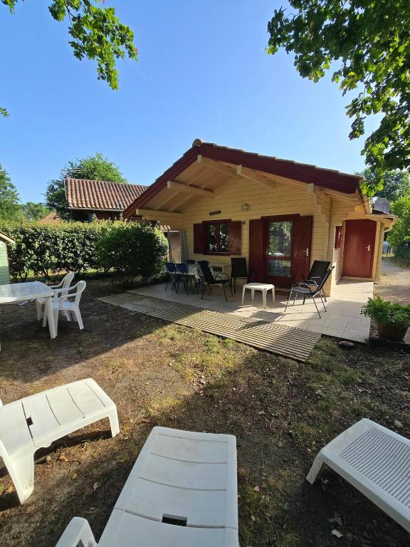Chalet tout confort dans parc de loisirs arboré et piscine - 4