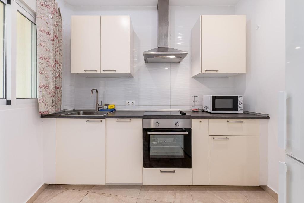 797 HOLIDAY RENTALS- Apartamento dentro de Puerto Marina-Playa a 1 min - 4