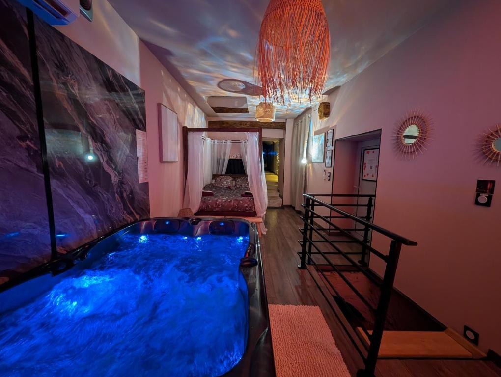 Loveroom Romantique avec Spa et Secret Room - A proximité des Lacs - La Mure - 1