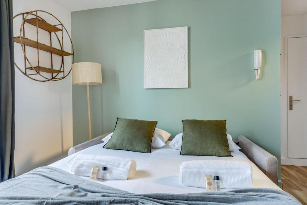 Stylish 1BR Retreat Near Gare du Nord - 3