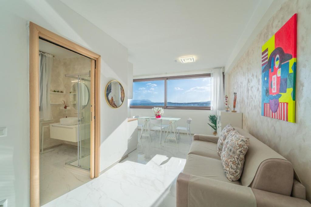 Sea View Escape Waterfront Apartment Olbia - 2