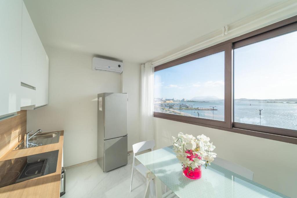 Sea View Escape Waterfront Apartment Olbia - 4