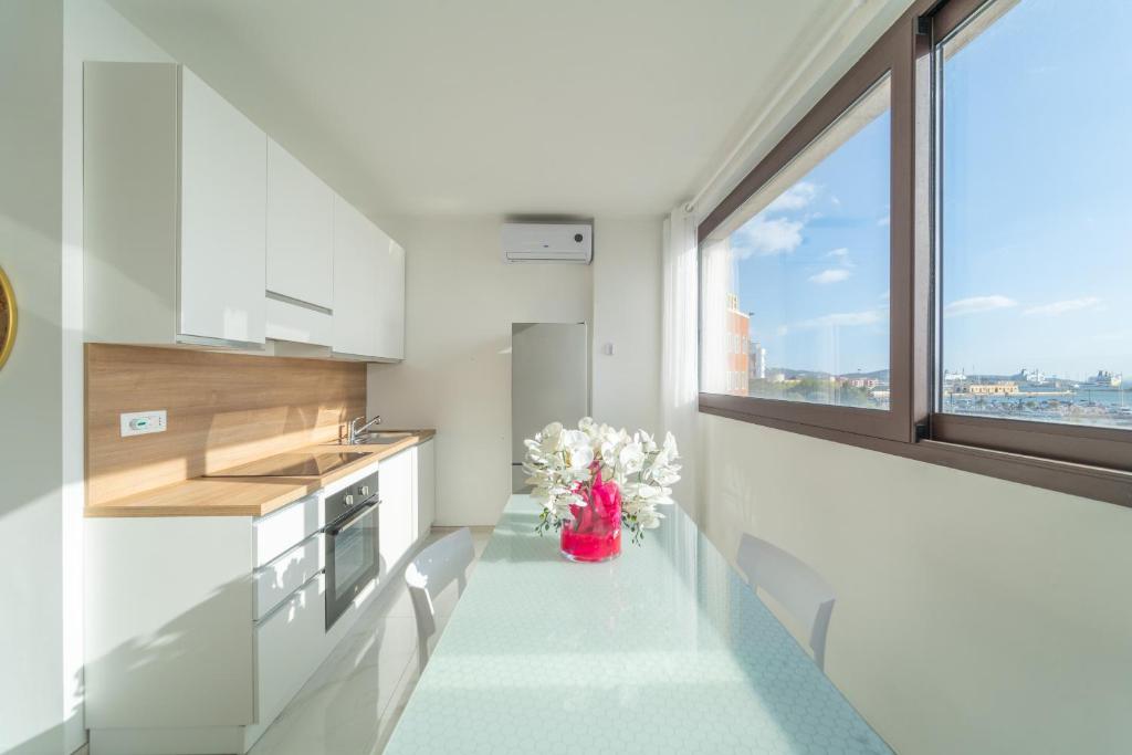 Sea View Escape Waterfront Apartment Olbia - 5