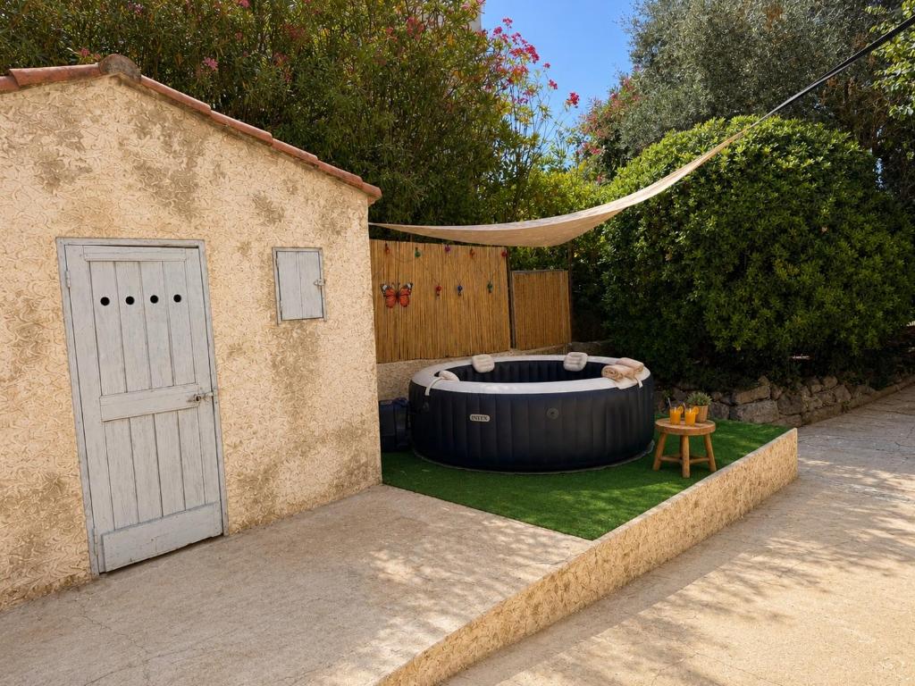 Oasis Secrète à Cannes - Prestigieuse Villa Historique Jardin Ombragé Centre et Plages à Pied - 3
