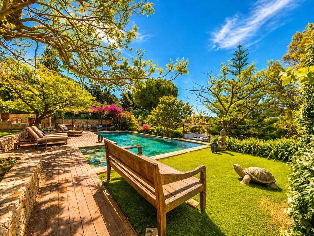 Luxury Villa, Garden - 1
