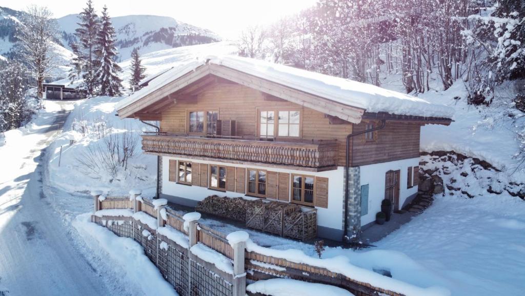 Hochkönig Hideaway - Ski-in & Ski-out Chalet by Maria Alm and Zell am See - 2