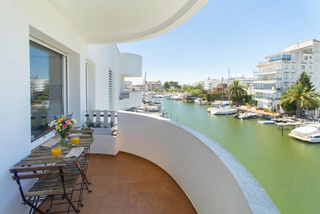 WELCS APARTAMENTO 407 EMP con vista al canal - 1