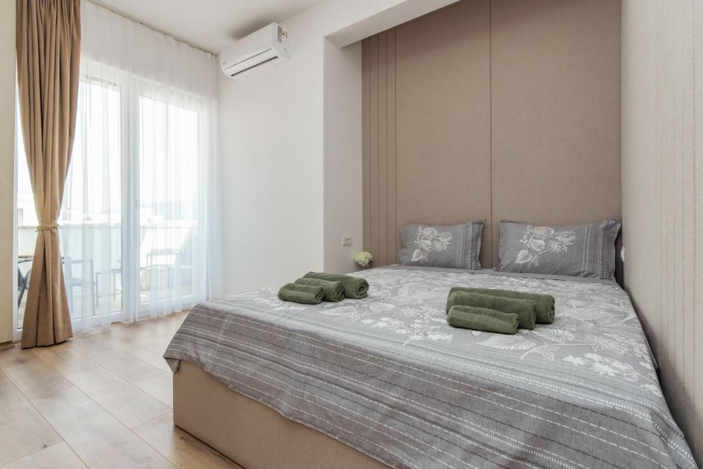 Luxury 3 Bedroom Apartment - 5
