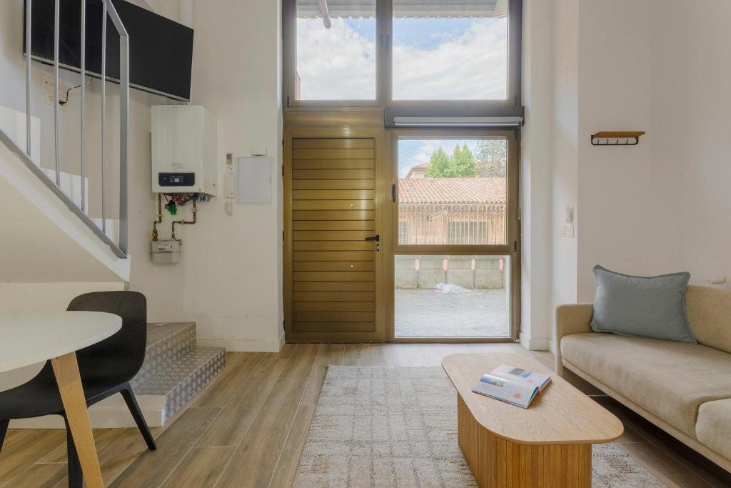 Renovated Duplex on Paseo F. de Sales - 3