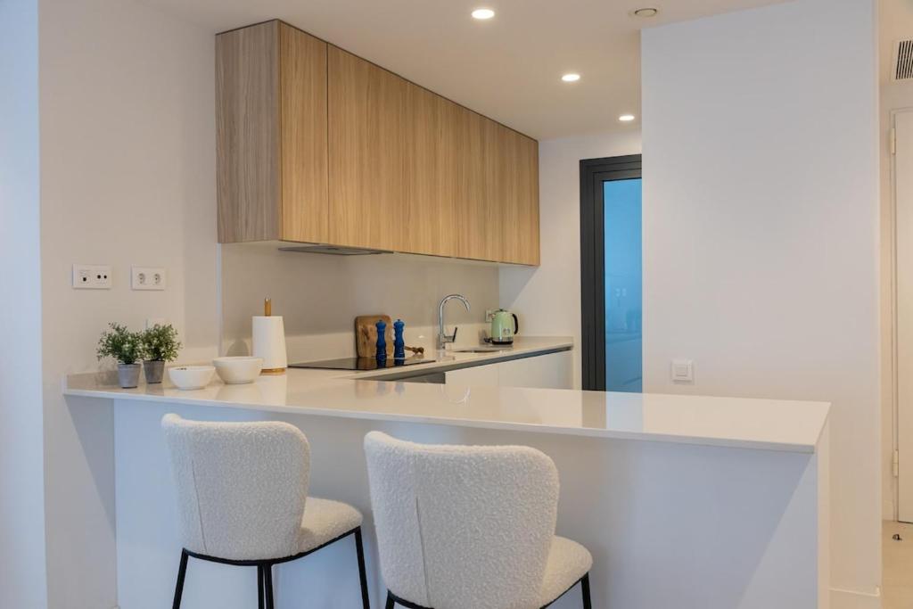 Stylish 2 Bed Apartment in Vanian Gardens RDR572 - 4