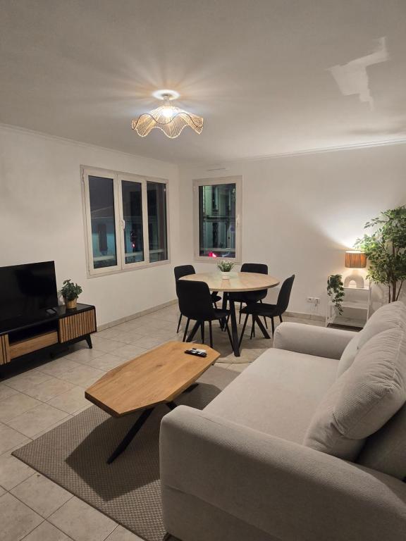 Heart of Antibes & Harbor, Beach & Terrace - 1