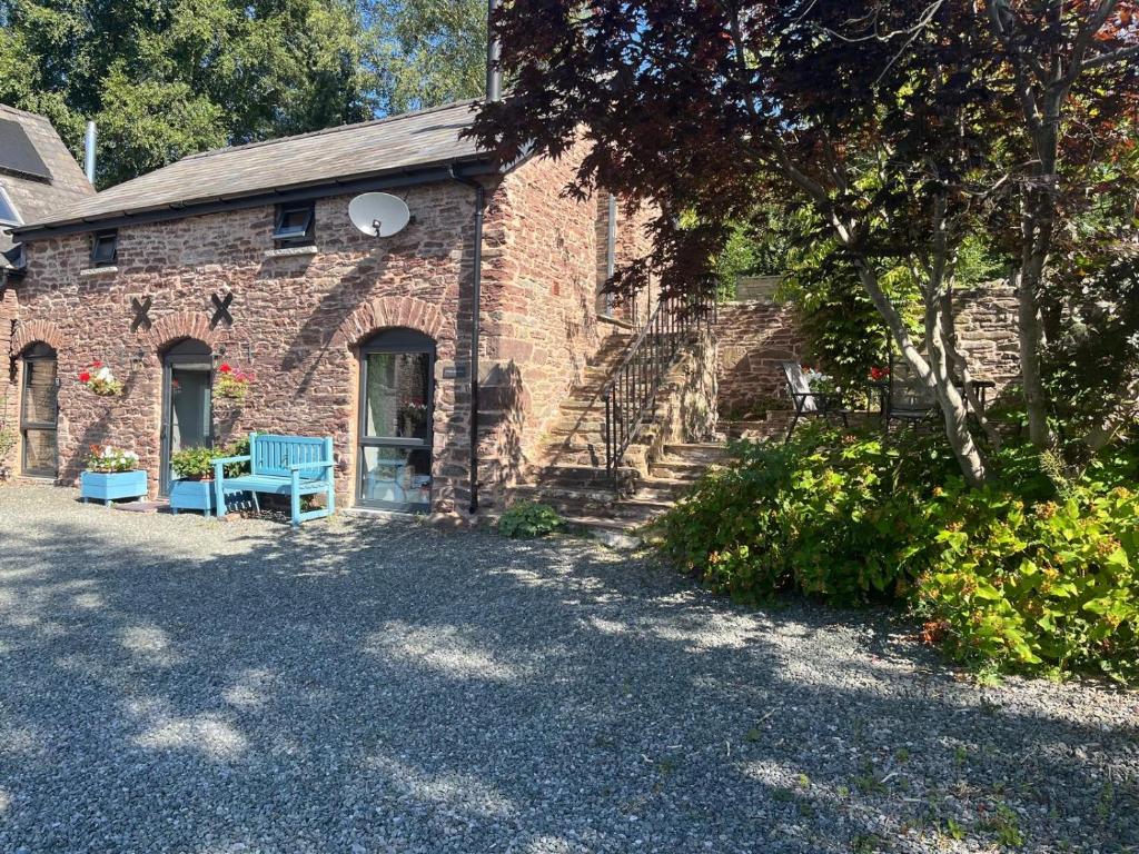 Ty Bach Coch, Brecon - pet-friendly stay