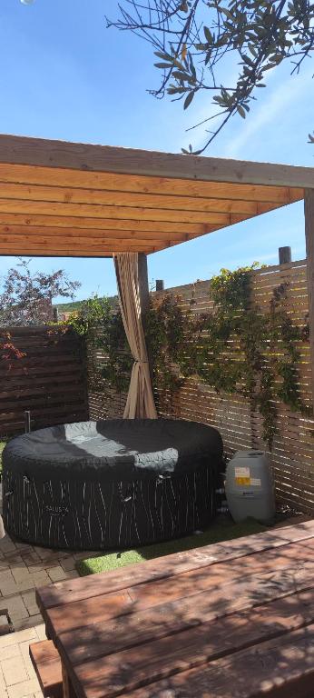 Casa Barta Valle de Guadalupe Jacuzzi , Asador, Fogatero Privado - 5