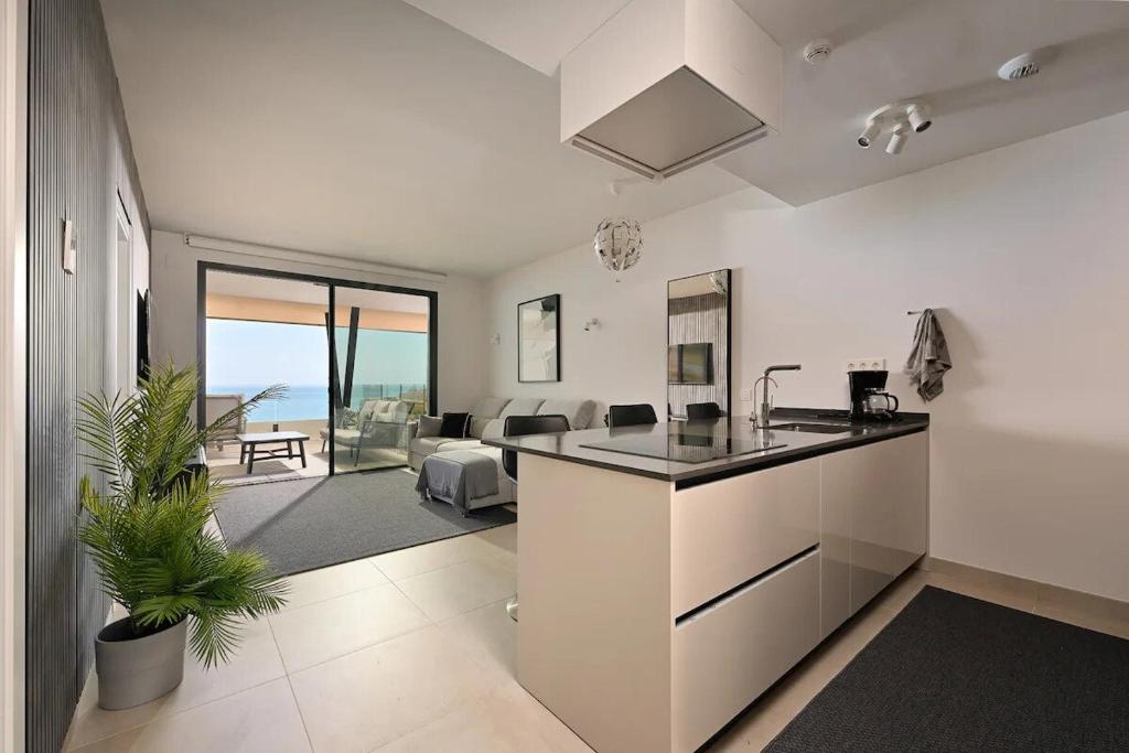 Seaview Apartment ~ Modern ~ Close to Beach ~ Pool - 3