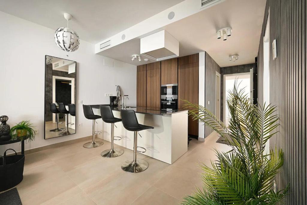 Seaview Apartment ~ Modern ~ Close to Beach ~ Pool - 5