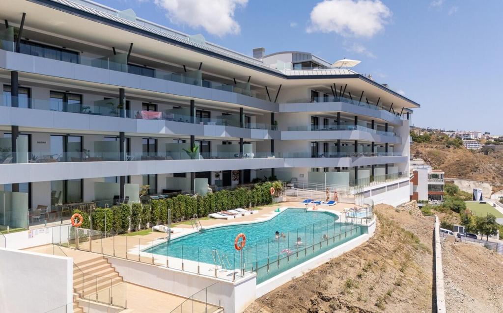 Seaview Apartment ~ Modern ~ Close to Beach ~ Pool - 2